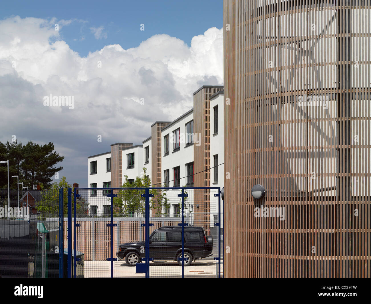 Stanley Park High School, Sutton, Vereinigtes Königreich. Architekt: Haverstock Associates LLP, 2011. Perspektive der Holz-Verkleidung und Stockfoto