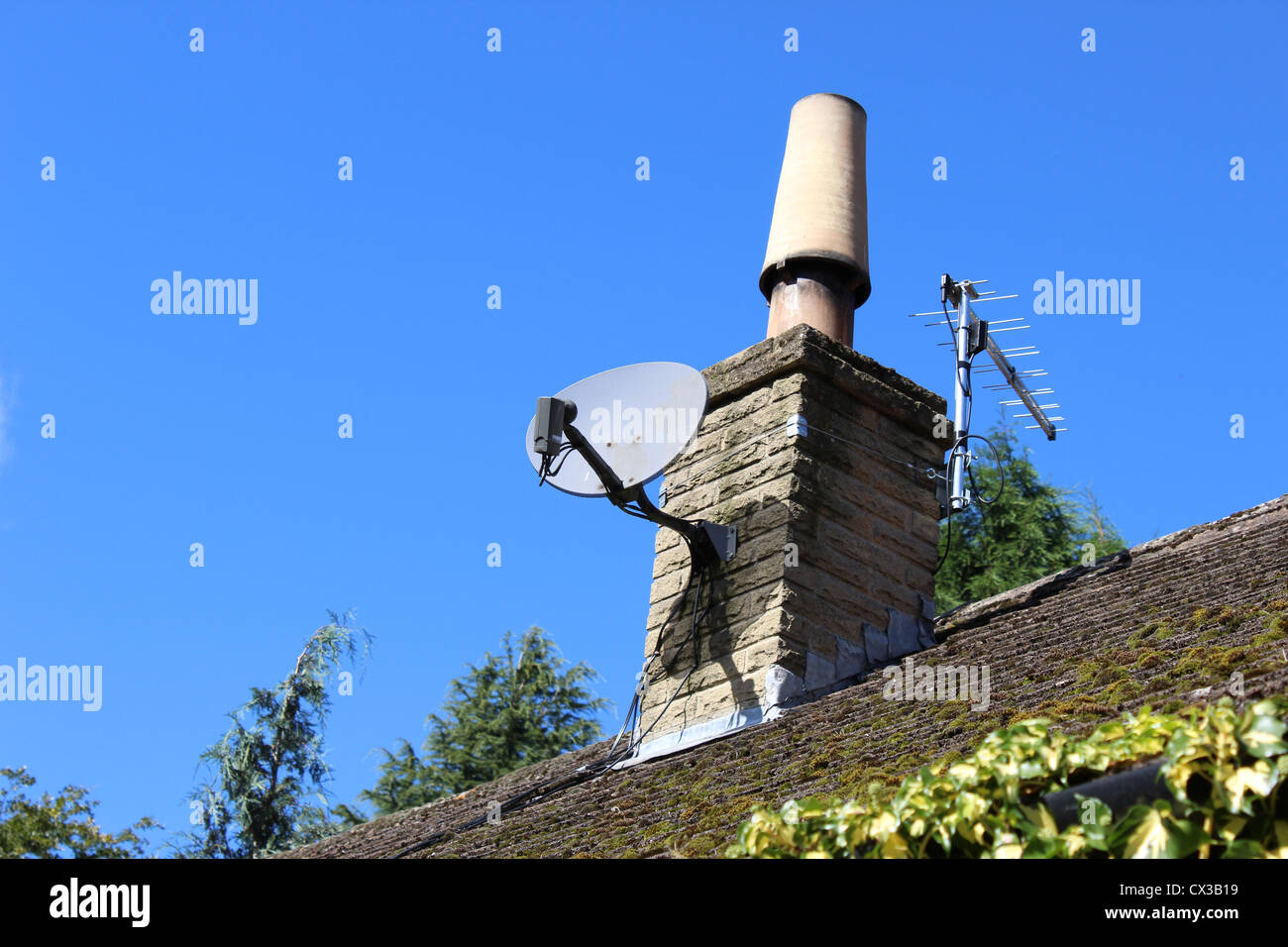 Sat-Antenne und Antenne Stockfoto