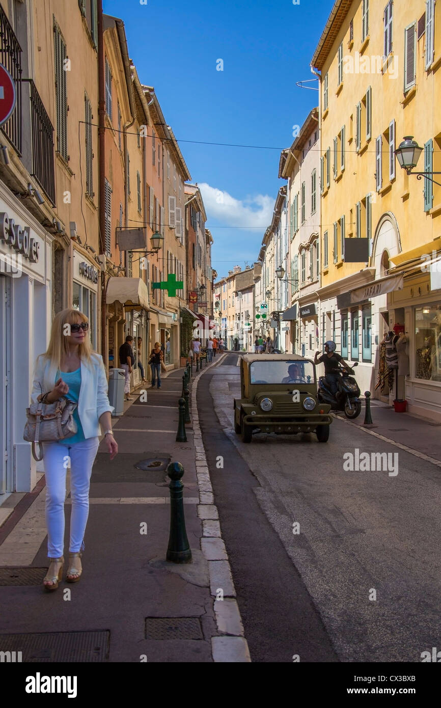 Einkaufen st tropez -Fotos und -Bildmaterial in hoher Auflösung – Alamy