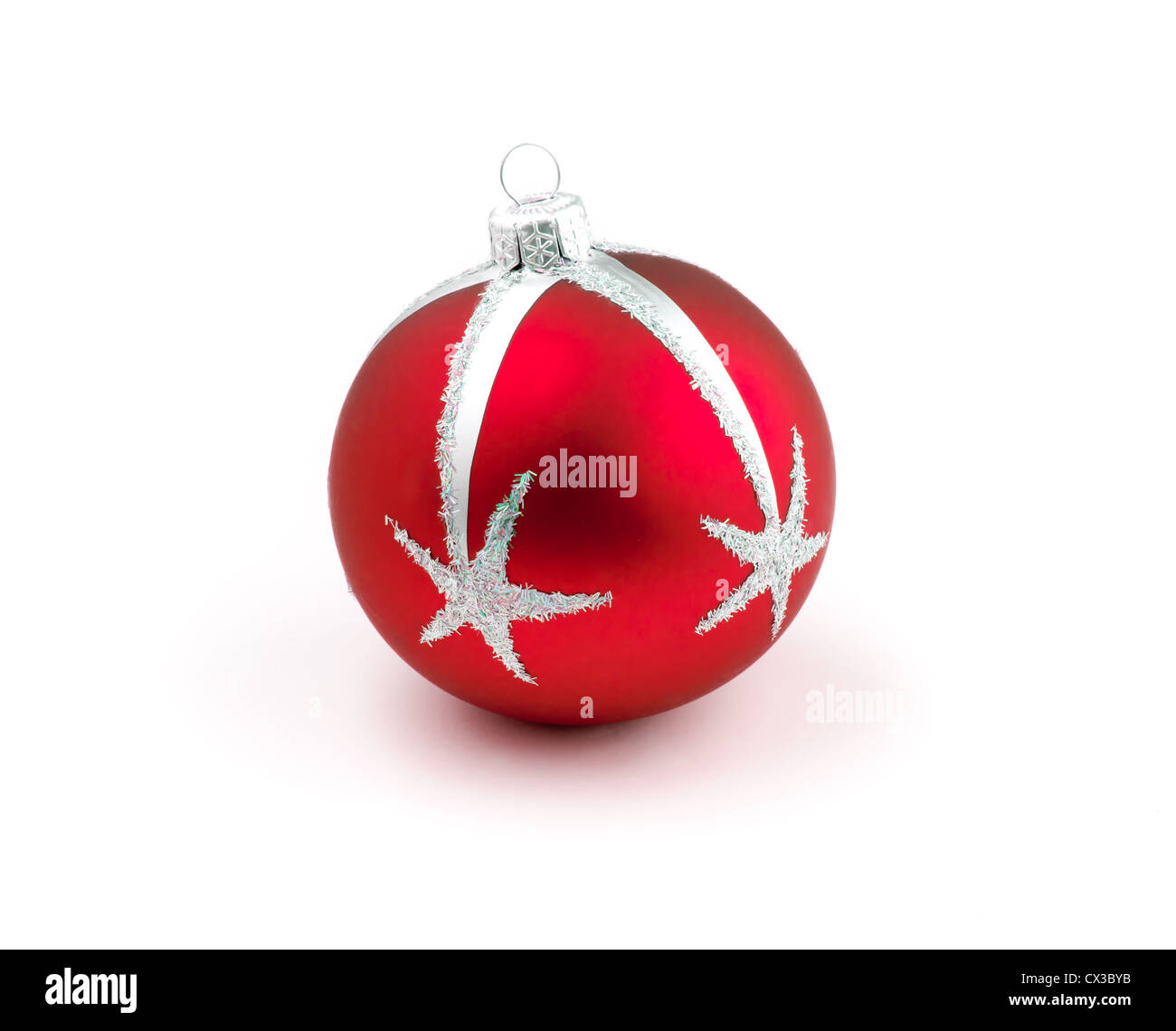Weihnachtsbaum Dekoration rote Kugel isoliert Stockfoto