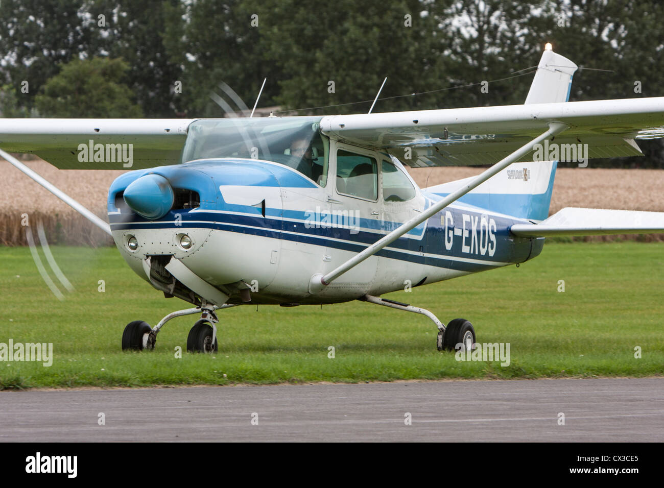 Reims Cessna 182 Skylane Rg Stockfotografie Alamy