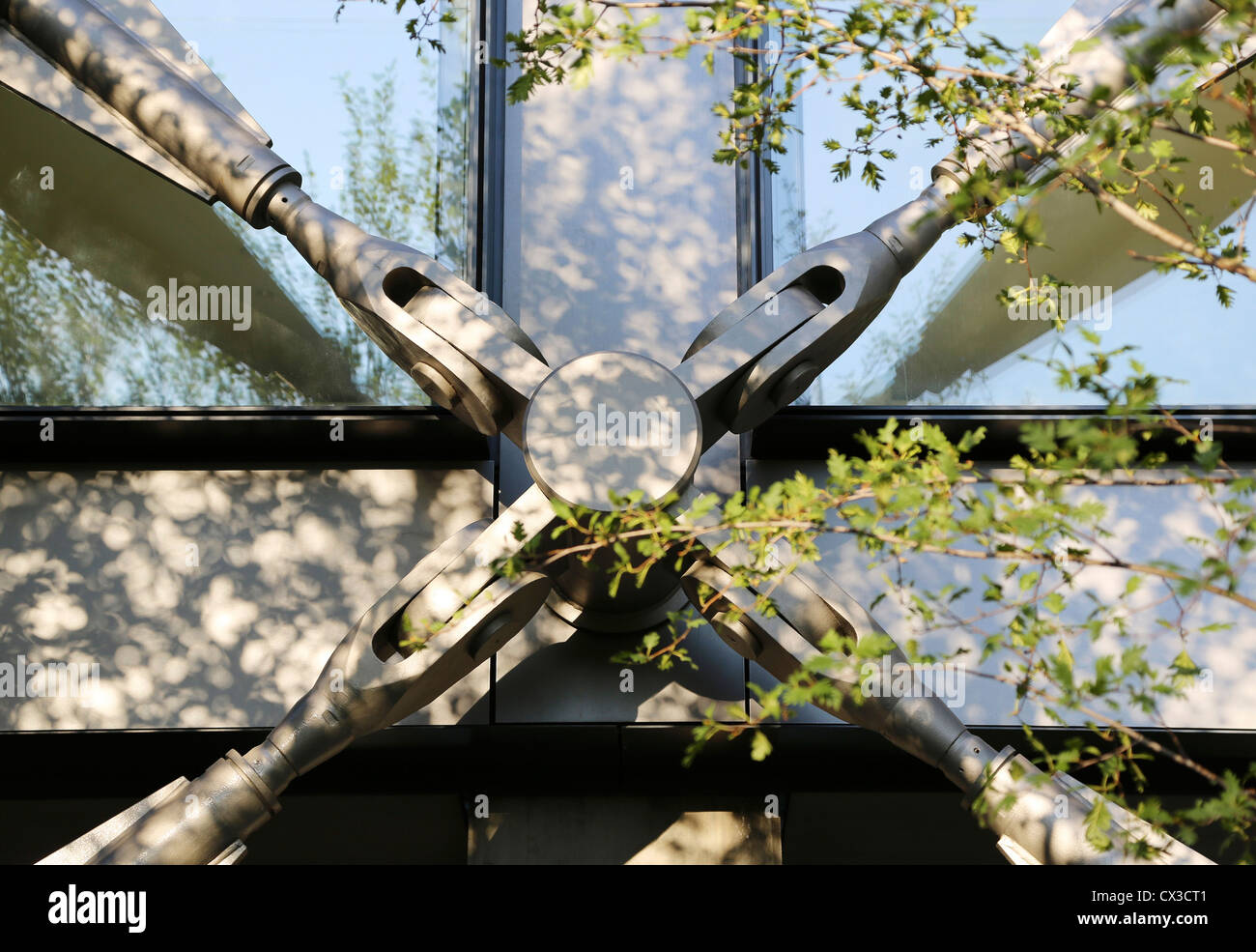 Neo Bankside, London, Vereinigtes Königreich. Architekt: Rogers Stirk Harbour + Partner, 2011. Strukturelle Details der Stahlstütze. Stockfoto