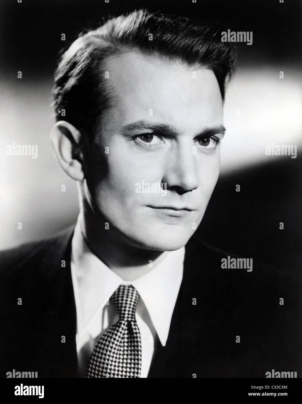 DENHOLM ELLIOTT (HOCHFORMAT) UNBEKANNTEN FILM DELT 002 MOVIESTORE SAMMLUNG LTD Stockfoto