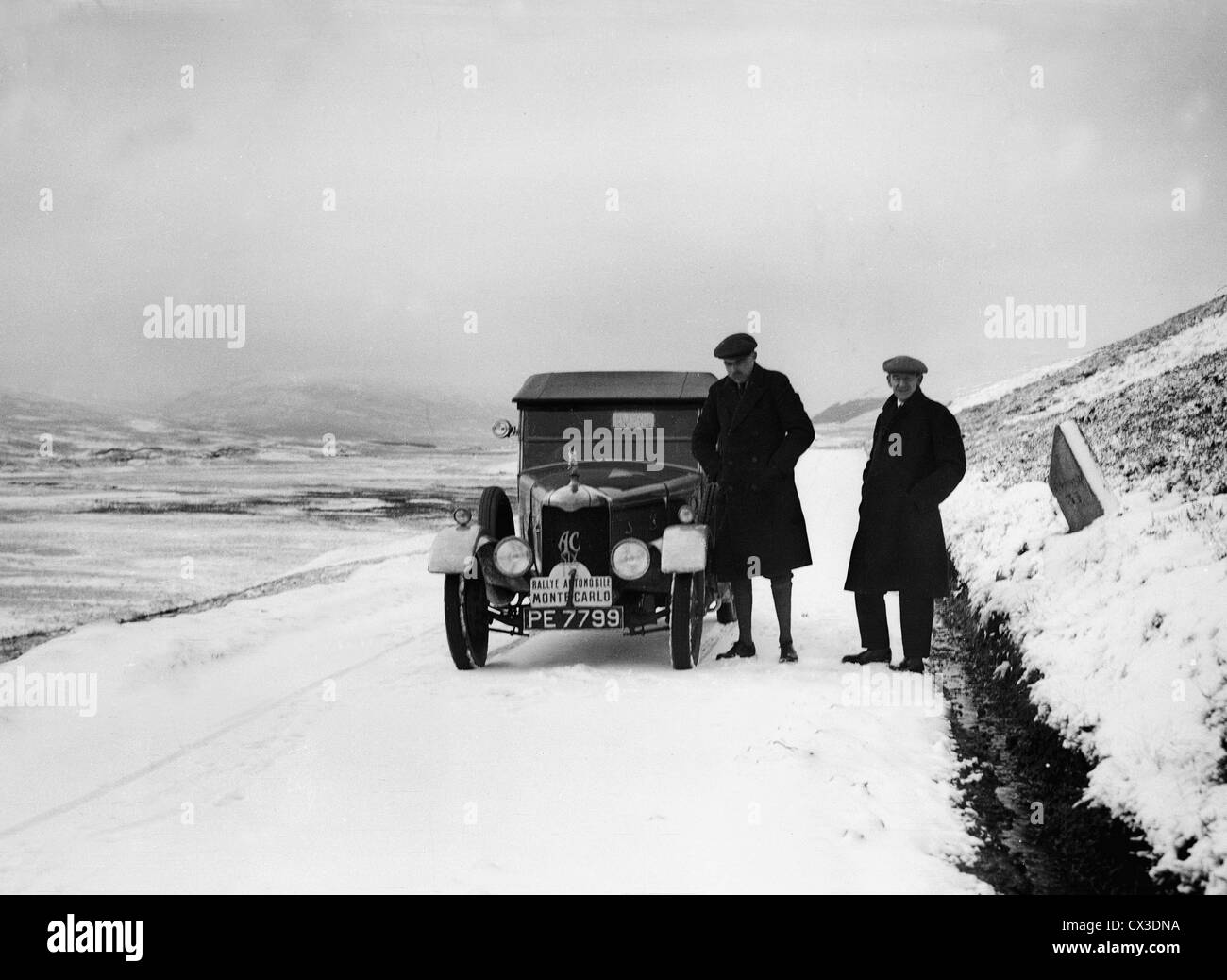 1926-Rallye Monte Carlo. Gewinner Hon V.A. Bruce und Beifahrer Bill Brunell mit ihren A.C. Stockfoto