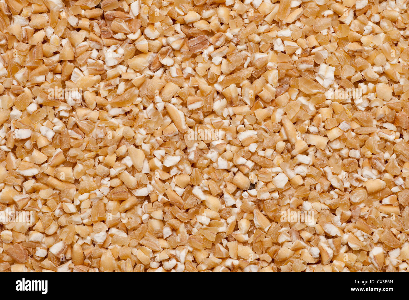 Hintergrund mit Bulgar (geknackt) Weizen drauf Stockfoto