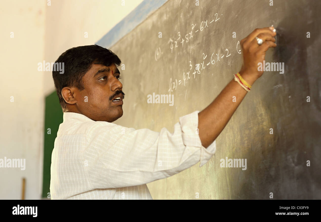 Math-Klasse mit Lehrerin Andhra Pradesh in Indien Stockfoto