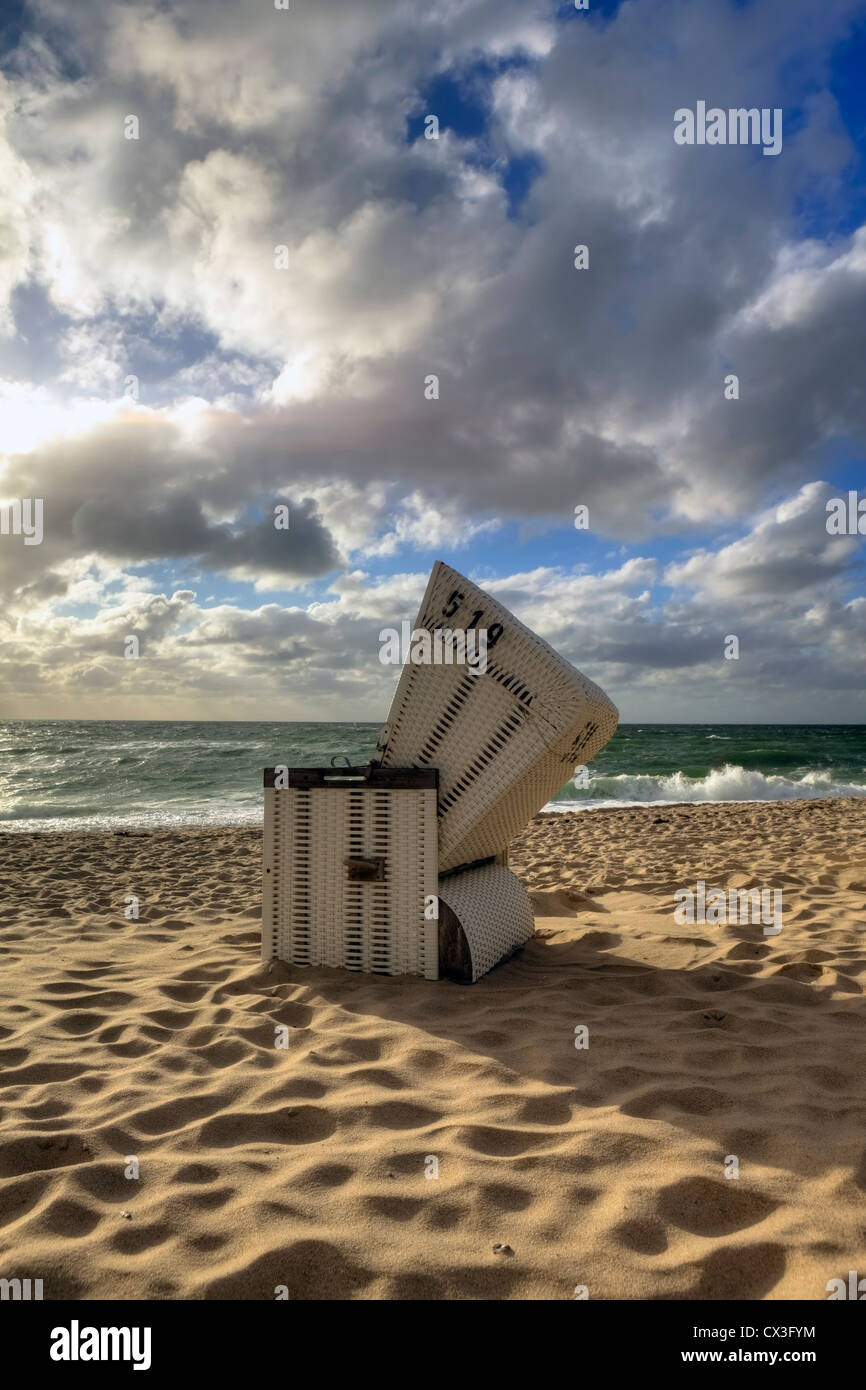 Strand Stuhl, Strand, Sonnenuntergang, Hoernum, Sylt, Schleswig-Holstein, Deutschland Stockfoto