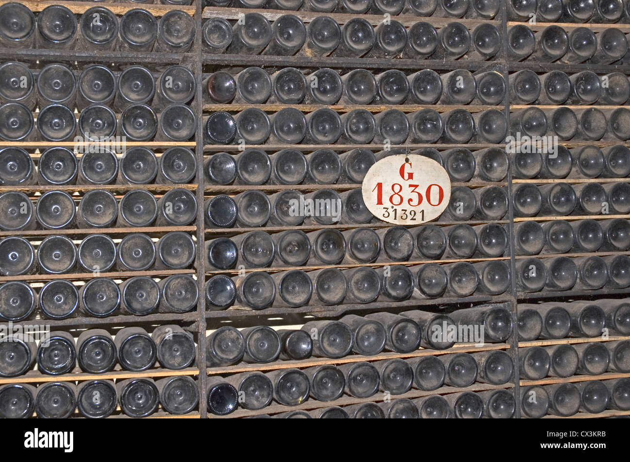 PORTUGAL, Porto, Vila Nova De Gaia, Racks von Port-Flaschen in der Ferreira-Hafen-Haus Stockfoto