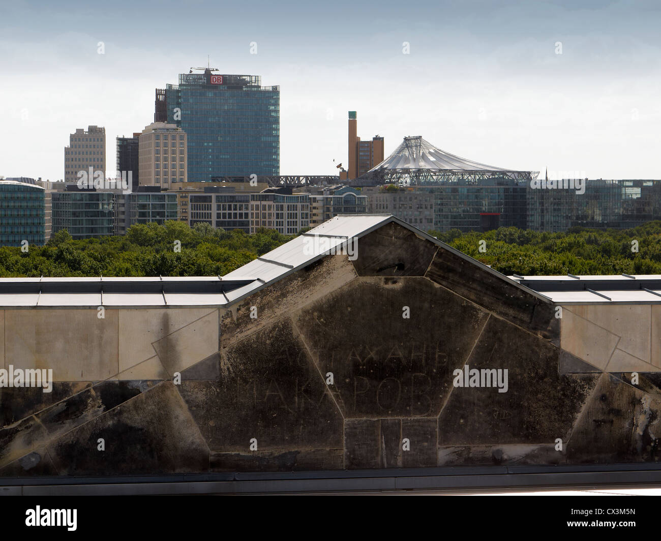 Russische Kritzeleien auf dem Dach des Reichstagsgebäudes, deutsche Parlamentsgebäude, Berlin Stockfoto
