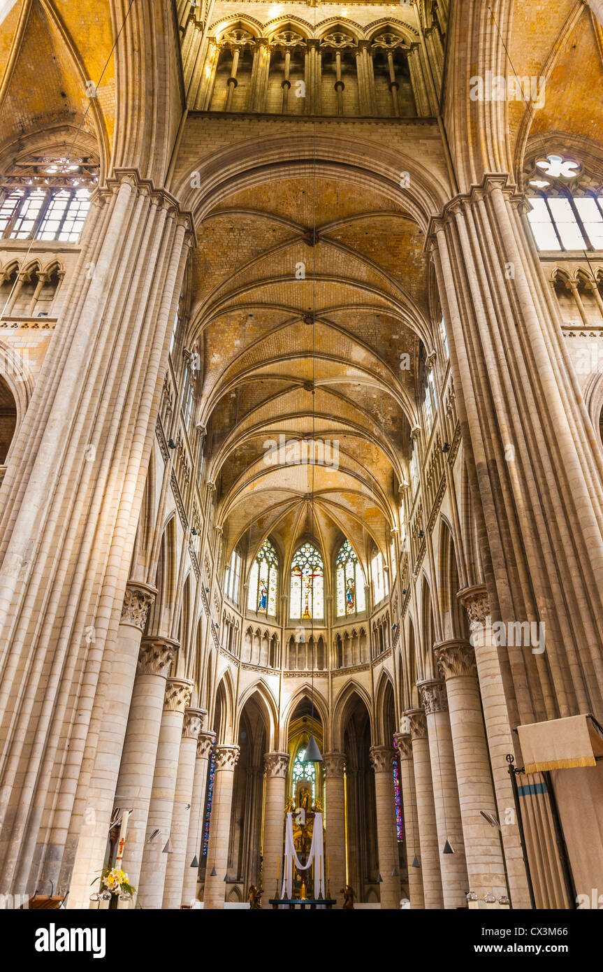 Notre Dame Kathedrale Rouen Normandie Frankreich innen Statuen Religion Denkmäler Schreine Altar Engel Stockfoto