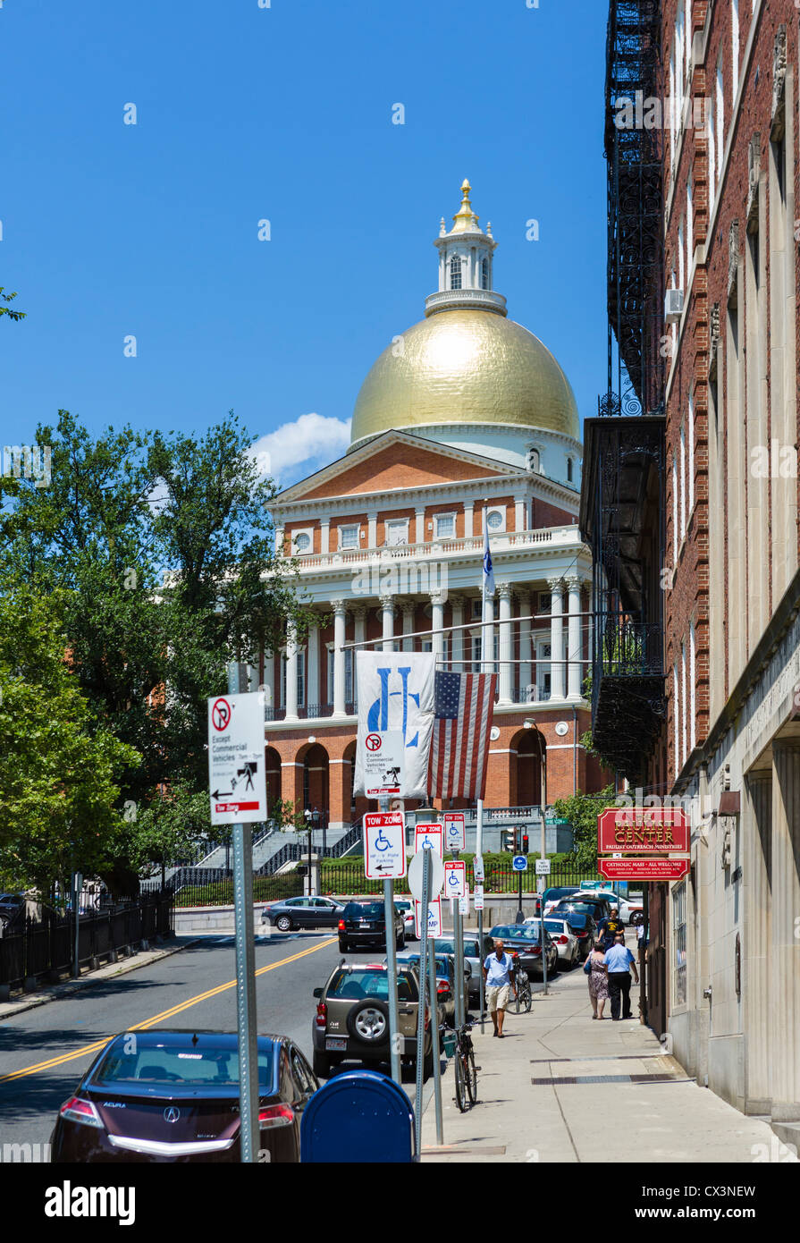 Sehen Sie sich unten Parkstraße das Massachusetts State House auf Beacon Street, Boston, Massachusetts, USA Stockfoto