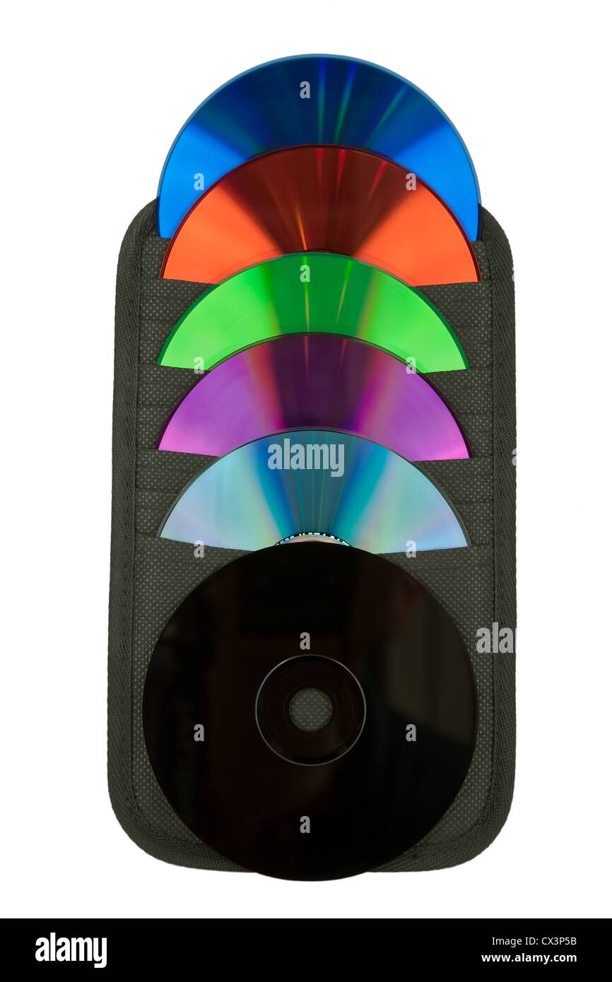 CD und ihre verschiedenen Farben in einen flachen Behälter Stockfoto