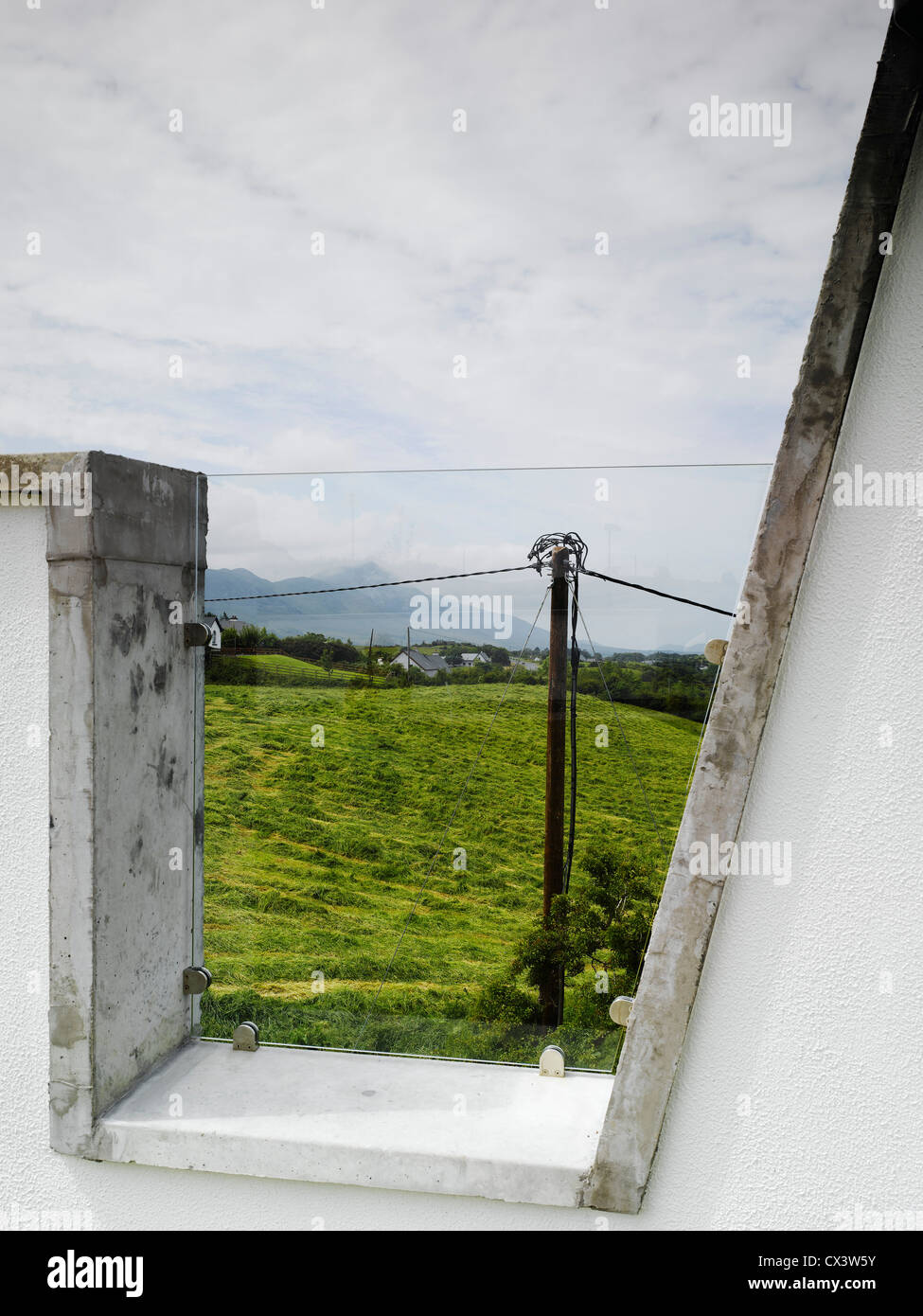 Westport Feuerwache, Westport, Irland. Architekt: McCullough Mulvin, 2007. Ansicht der Brüstung Detail zeigen konkrete Bewältigungsstrategien und Stockfoto