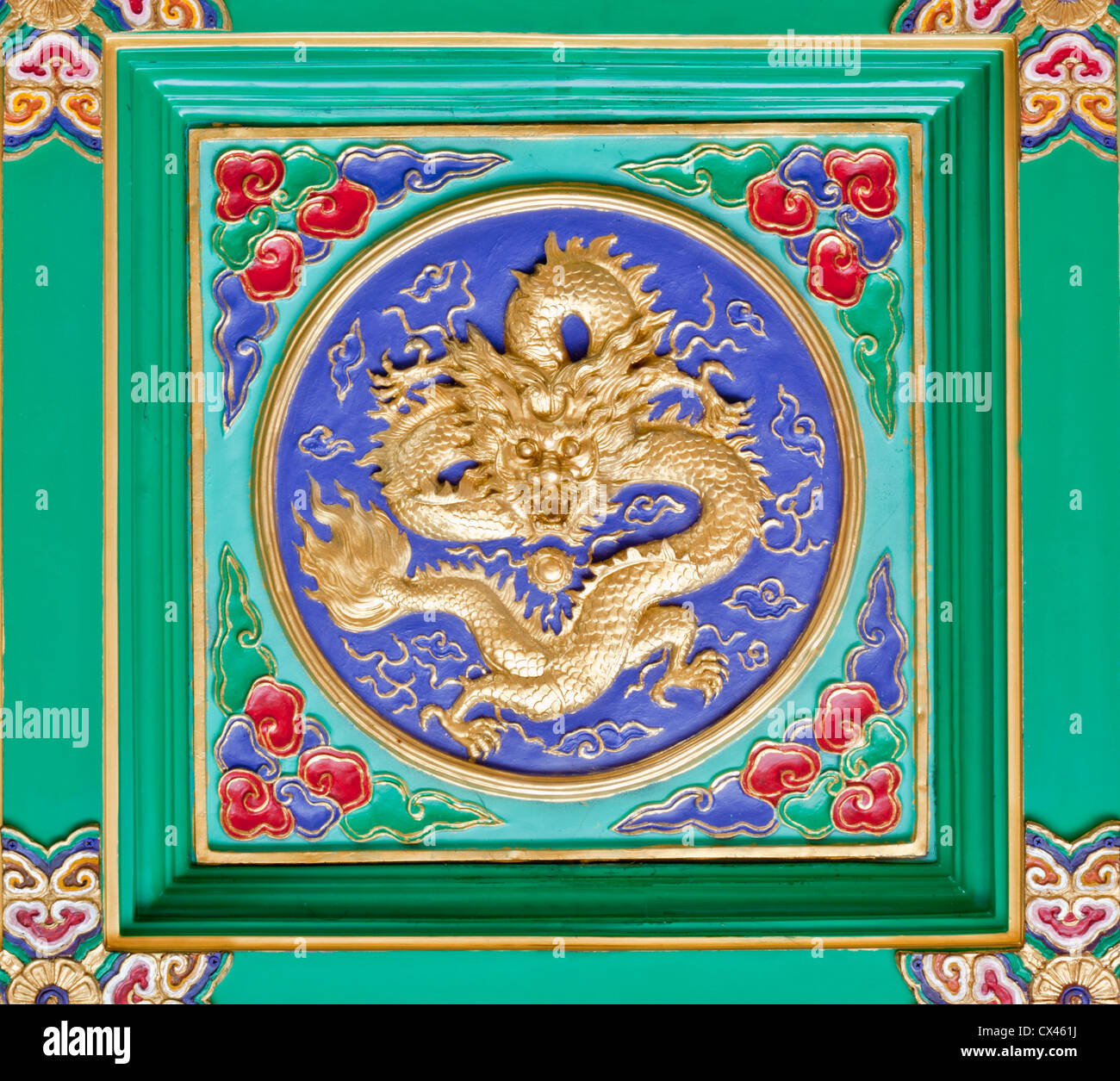 Drachen-Rahmen, Chainese Dekoration für Fenster im Tempel Stockfoto