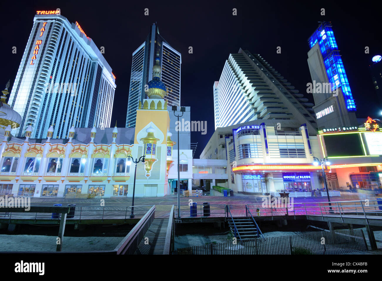 Promenade in der Nacht von Atlantic City, New Jersey, USA. Stockfoto