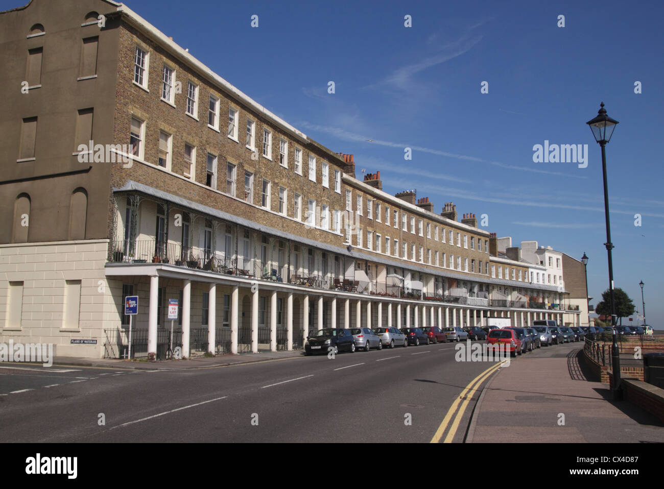 Terrassenförmig angelegten Wohnungen Wellington Crescent Ramsgate Kent Stockfoto