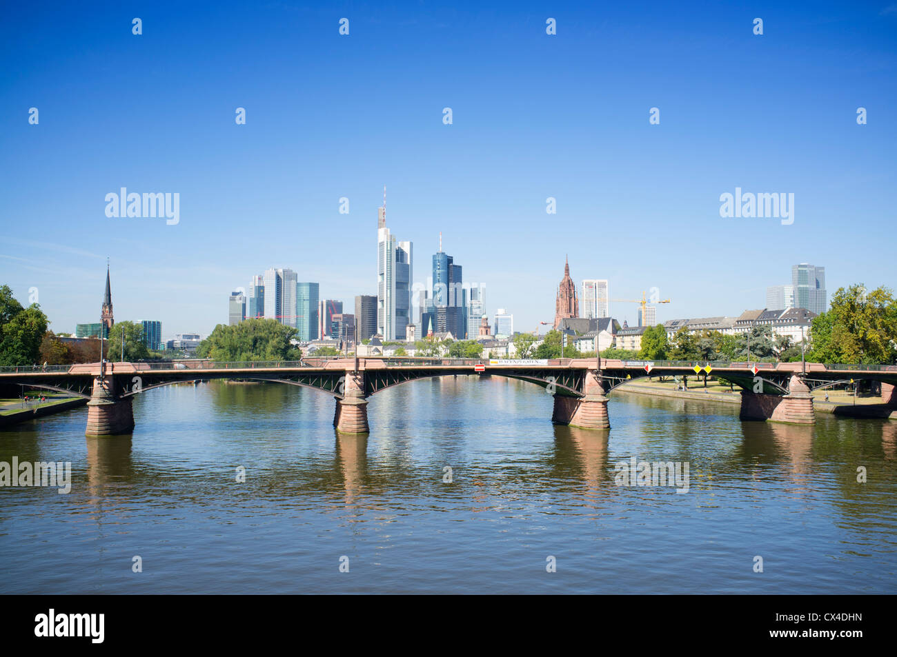 Skyline von Bankenviertel in Frankfurt am Main auf Main in Hessen Deutschland Stockfoto