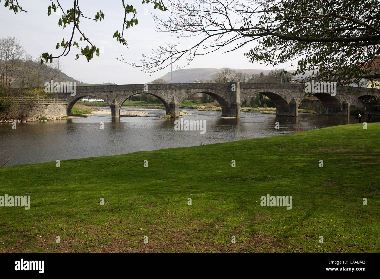 Stadtbrücke, Builth Wells, Powys, Brücke über Fluss Wye Stockfoto