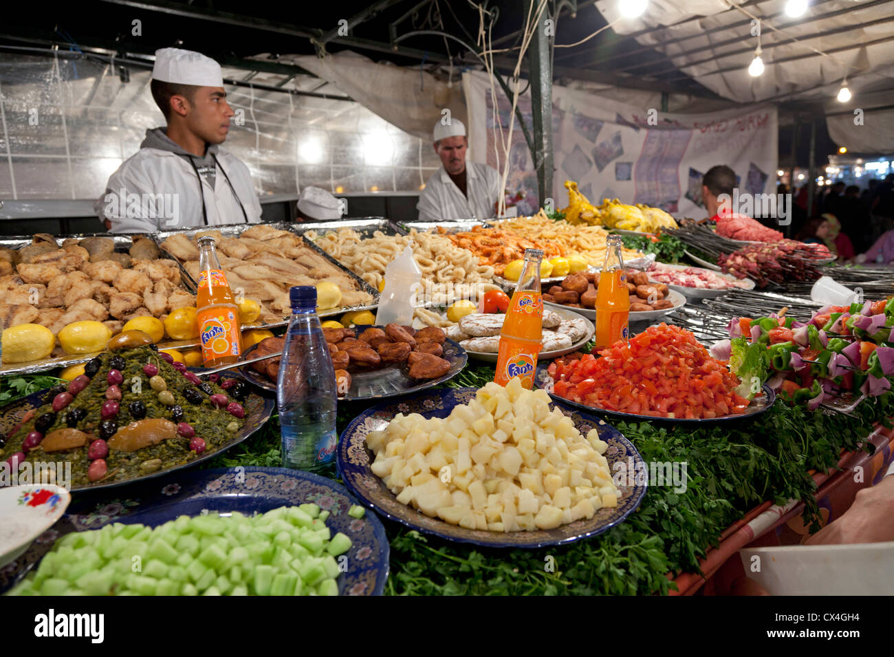 Essensstände in Jamaa el Fna Markt Marrakesch, Marokko, April 1,2012 Stockfoto