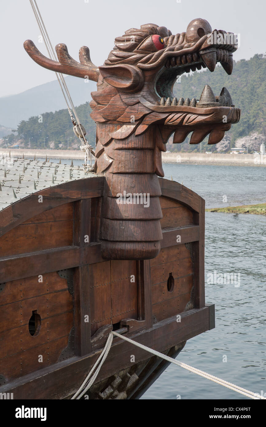 Koreanische kämpfende Drachen / Schildkröte Boot in Jinhae, Südkorea Stockfoto