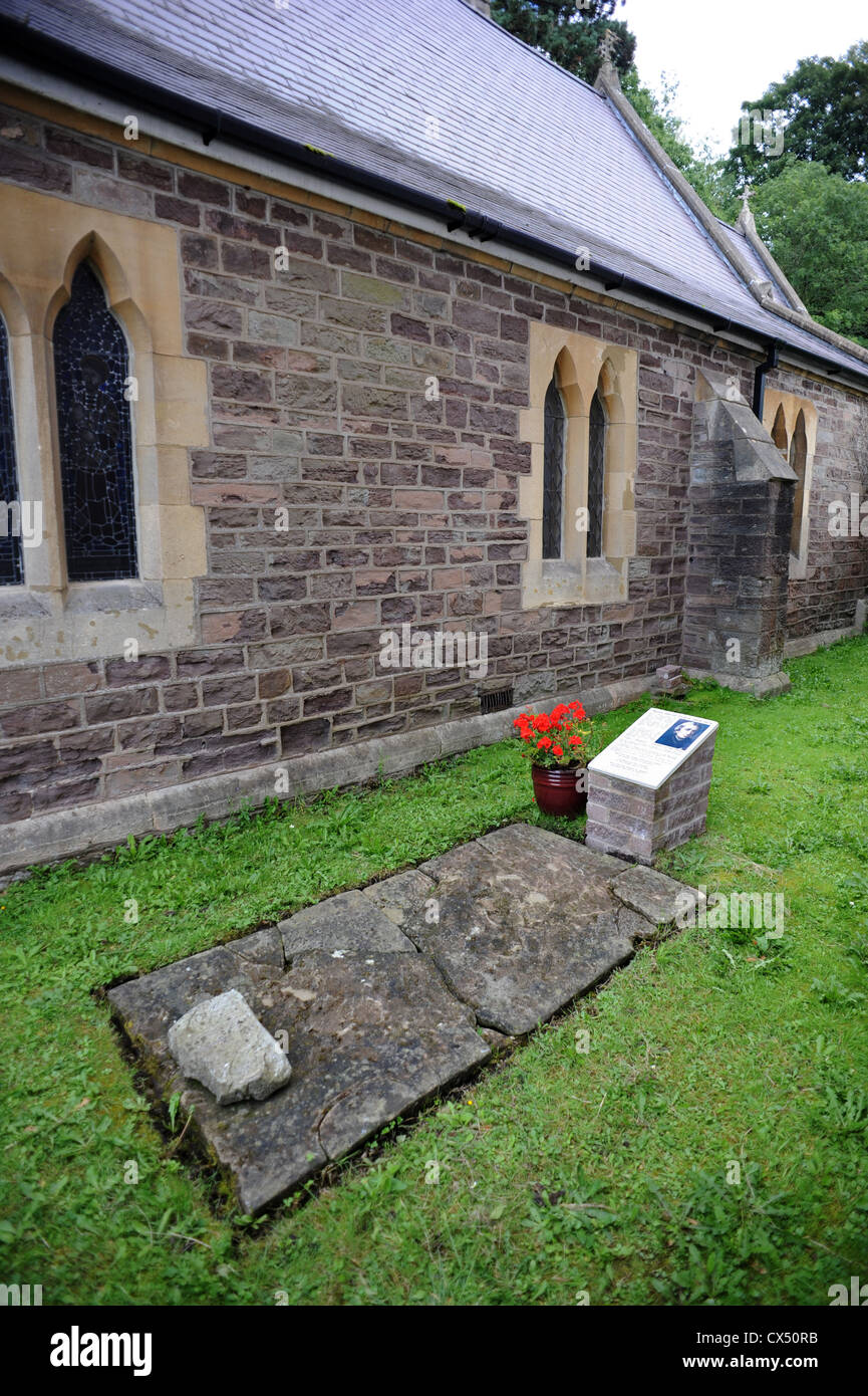 Grabstein für Saint David Lewis gemartert hier katholische Kirche von Str. Francis Xavier & St David Lewis, Usk Stockfoto