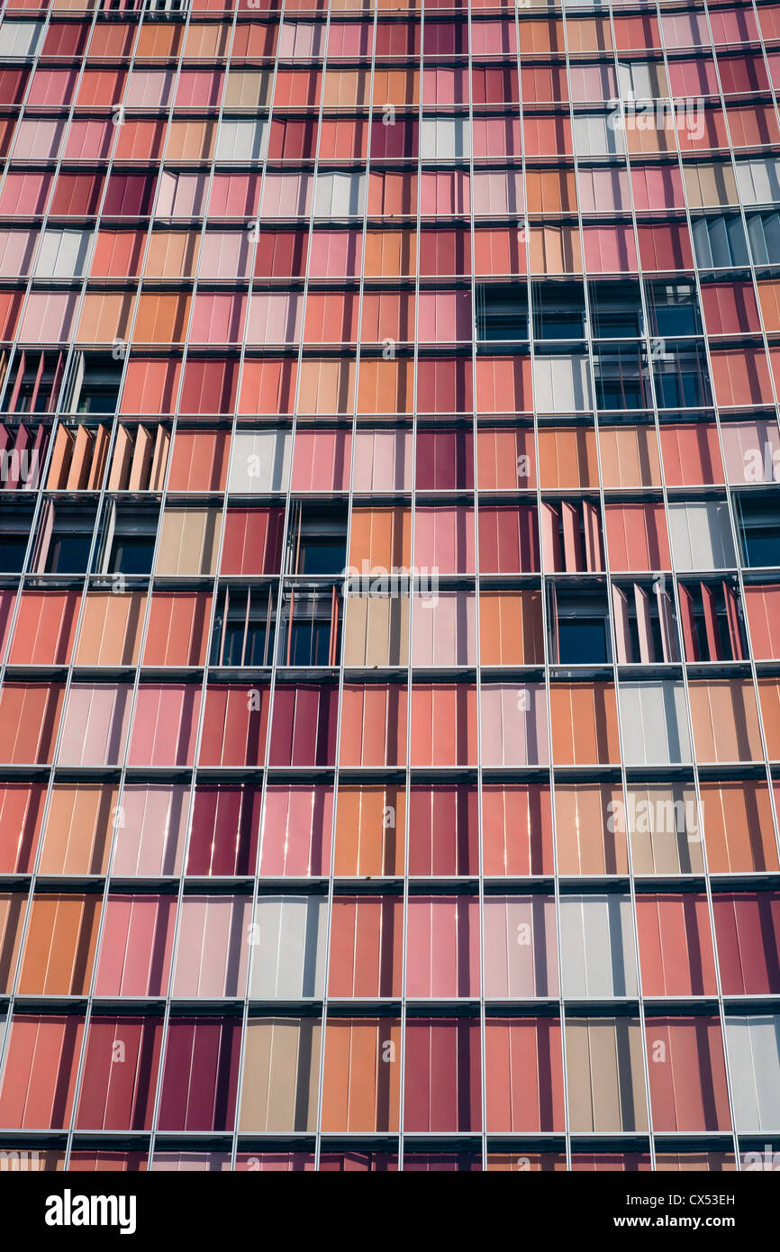 Farbenfrohe moderne Architektur der GSW Büroturm in Berlin Deutschland Stockfoto