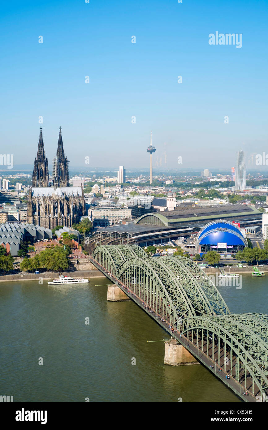 Blick auf Skyline und Dom in Köln Stockfoto