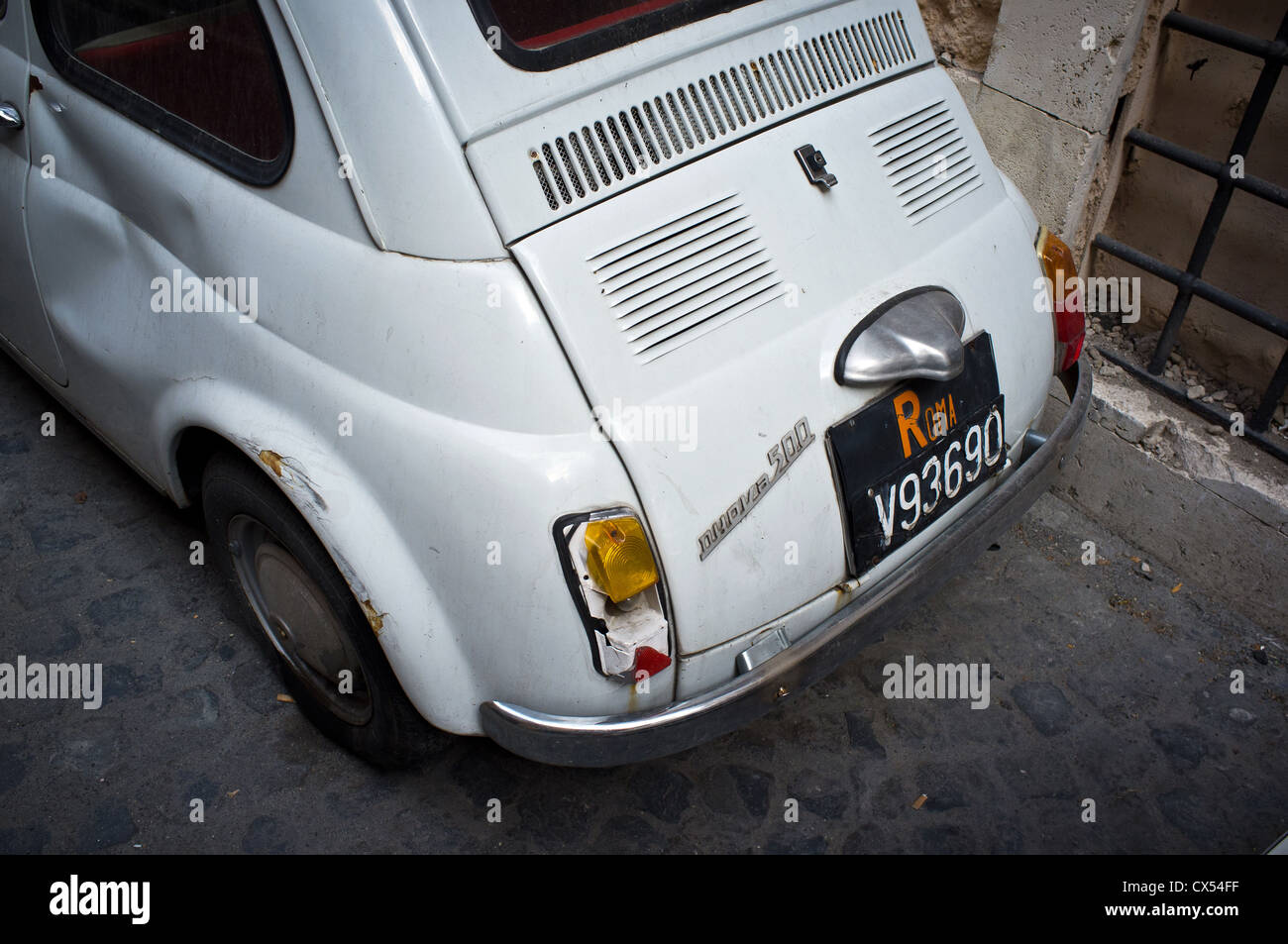 Zerschlagenes altes auto Fotos und Bildmaterial in hoher Auflösung Alamy
