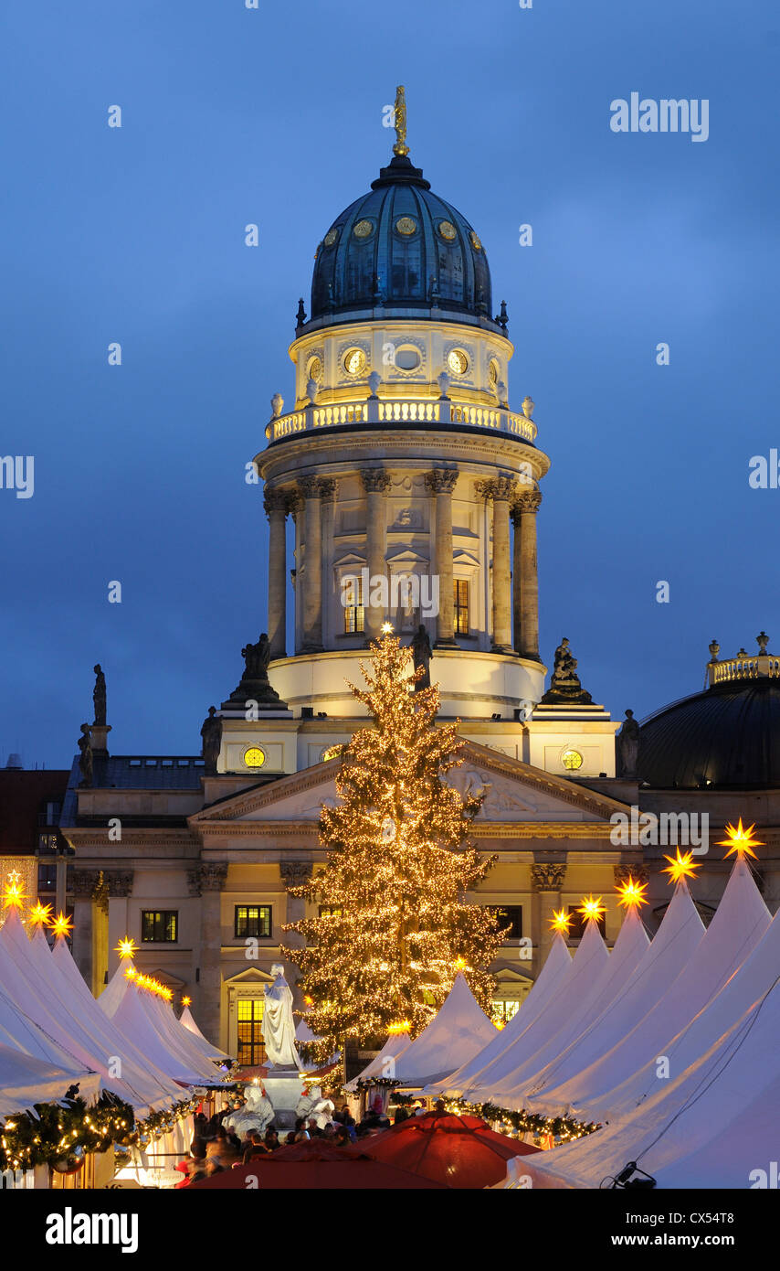 Winterzauber, Weihnachtszauber, Weihnachtsmarkt am Gendarmenmarkt quadratisch, Deutscher Dom Kathedrale, Berlin, Deutschland, Europa Stockfoto