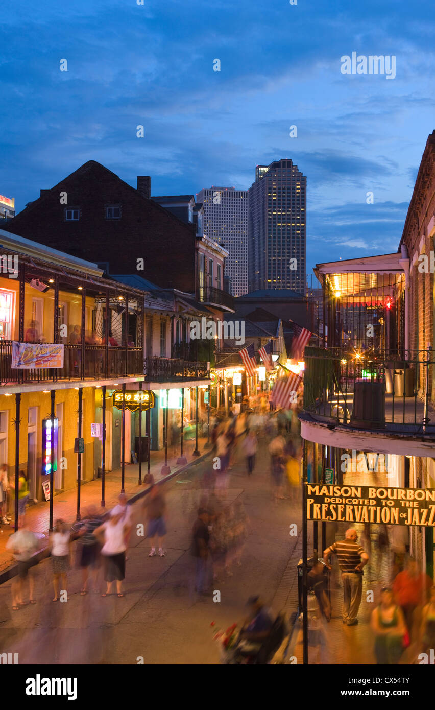 BOURBON STREET FRANZÖSISCHE VIERTEL DOWNTOWN NEW ORLEANS LOUISIANA USA Stockfoto