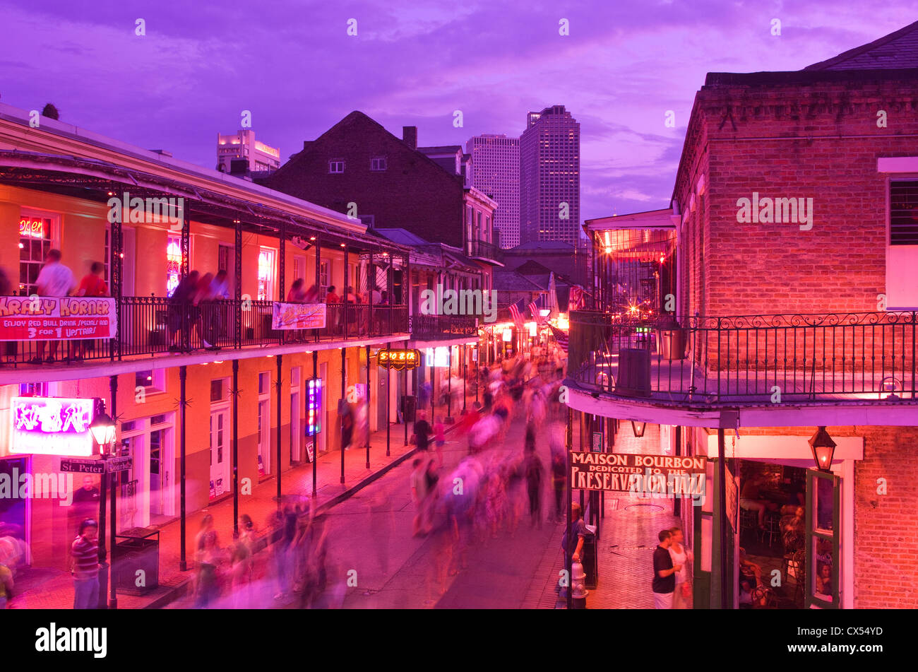 BOURBON STREET FRANZÖSISCHE VIERTEL DOWNTOWN NEW ORLEANS LOUISIANA USA Stockfoto