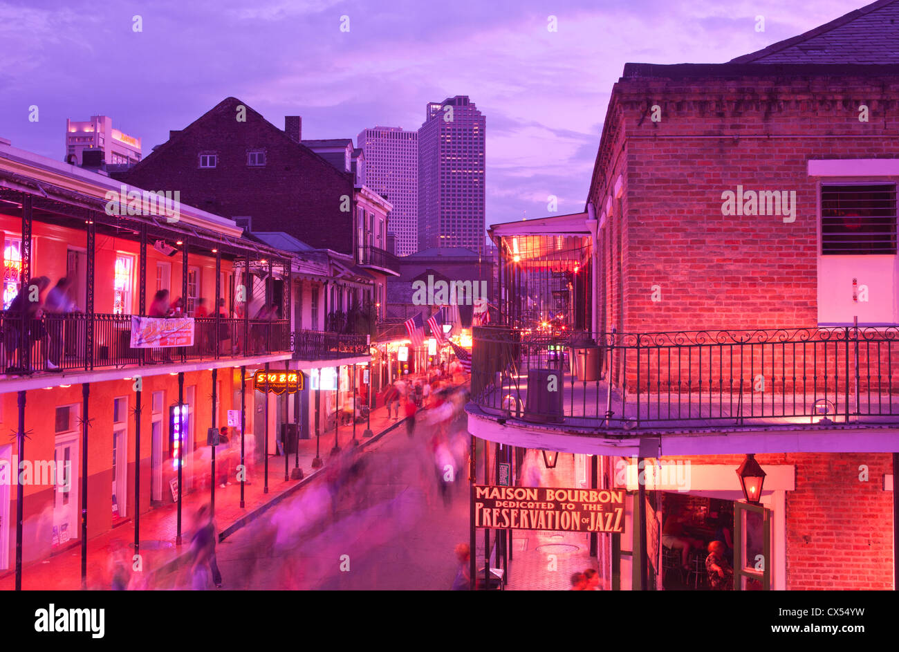 BOURBON STREET FRANZÖSISCHE VIERTEL DOWNTOWN NEW ORLEANS LOUISIANA USA Stockfoto