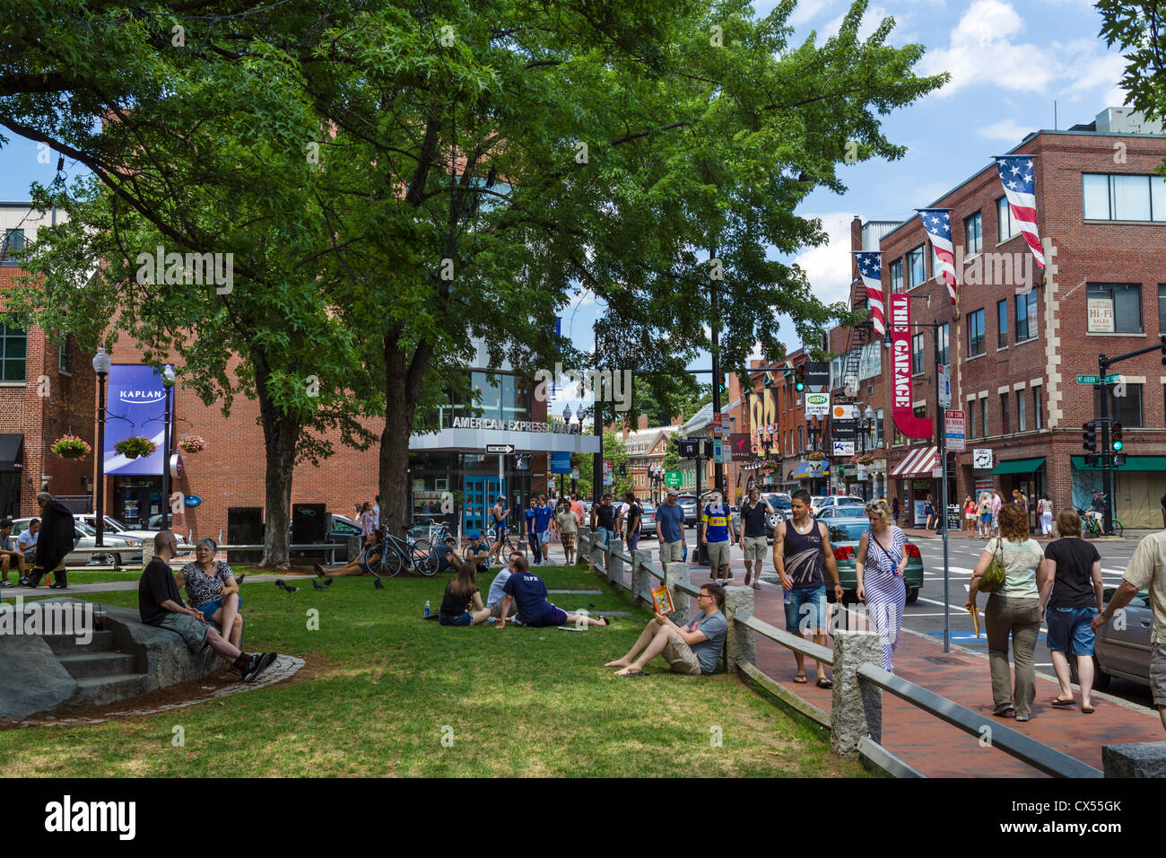 Winthrop Square auf John F Kennedy Straße mit Blick auf Harvard Square, Cambridge, Boston, Massachusetts, USA Stockfoto