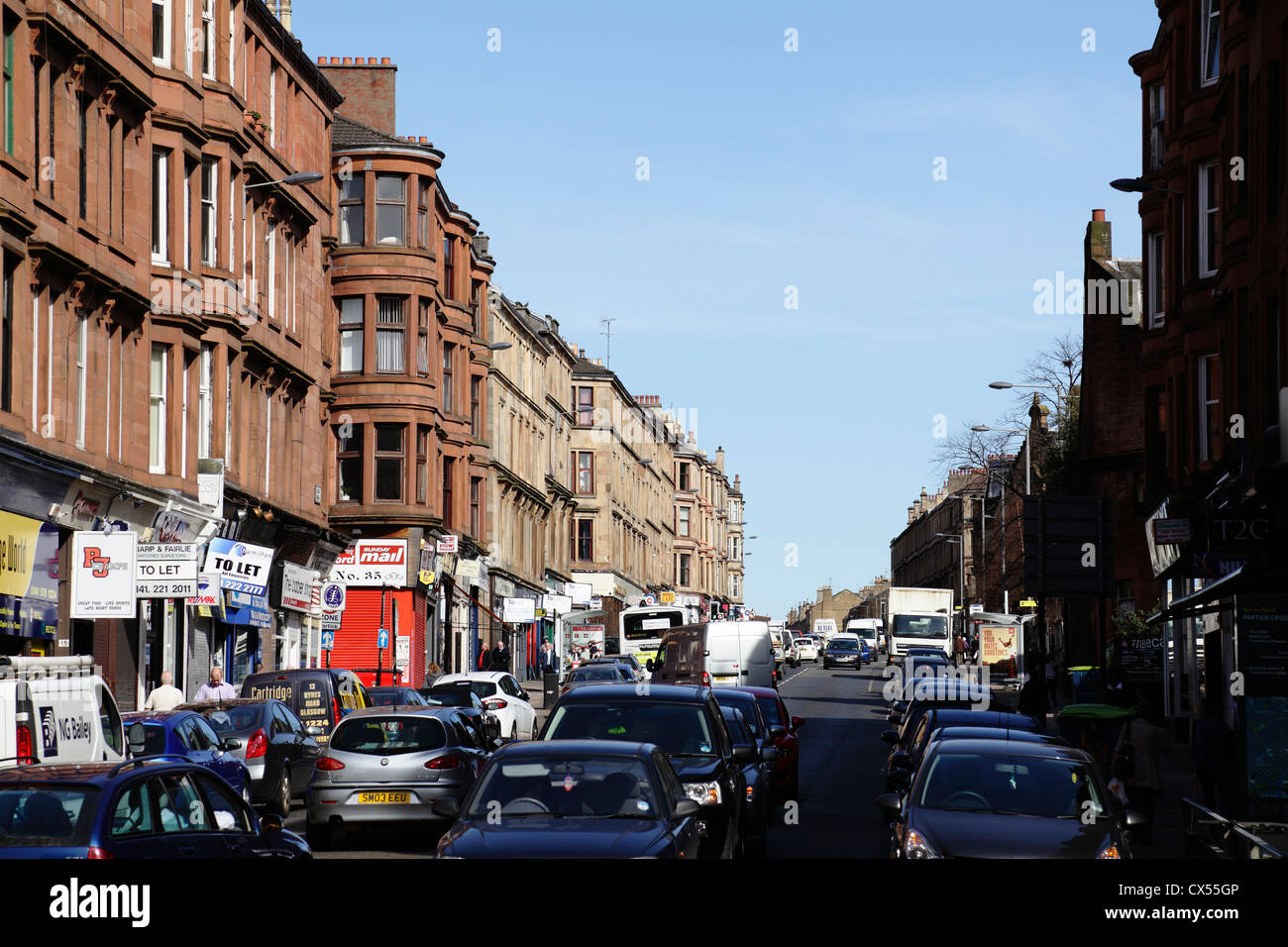 Blick Richtung Norden entlang Byres Road von Partick Cross in der West End von Glasgow, Schottland, UK Stockfoto