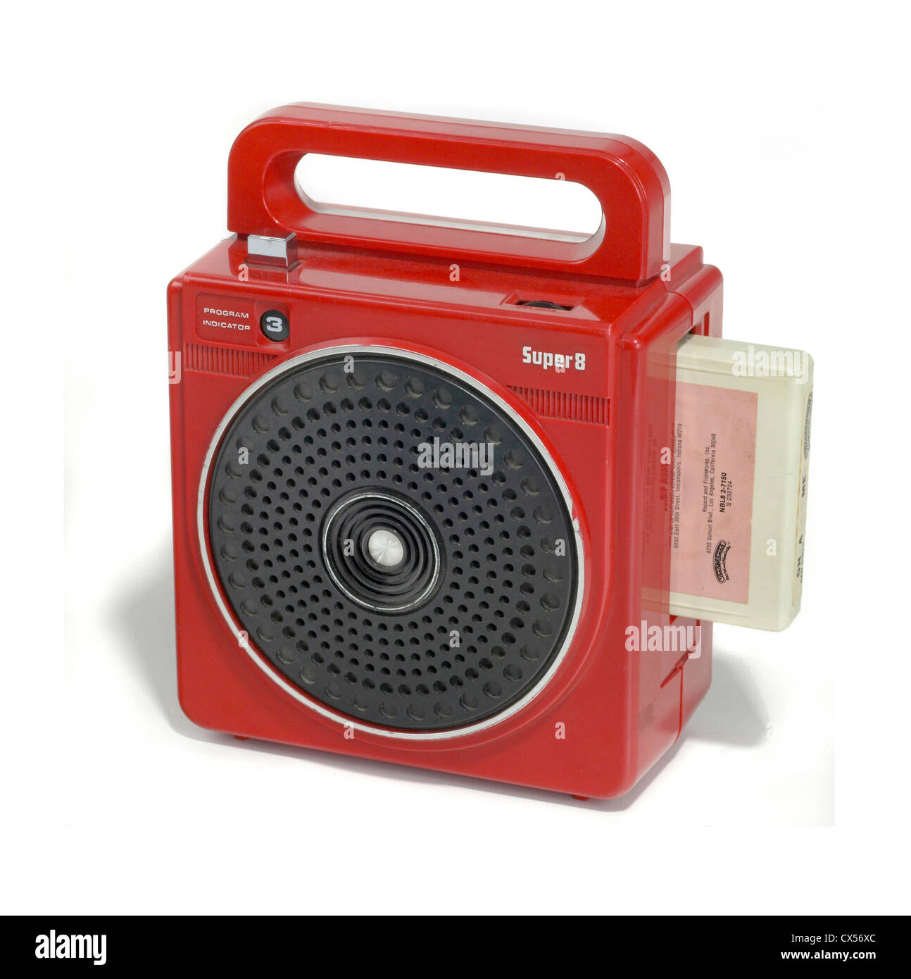 roten Portable verfolgen acht Spieler auf weißem Hintergrund fotografiert Stockfoto