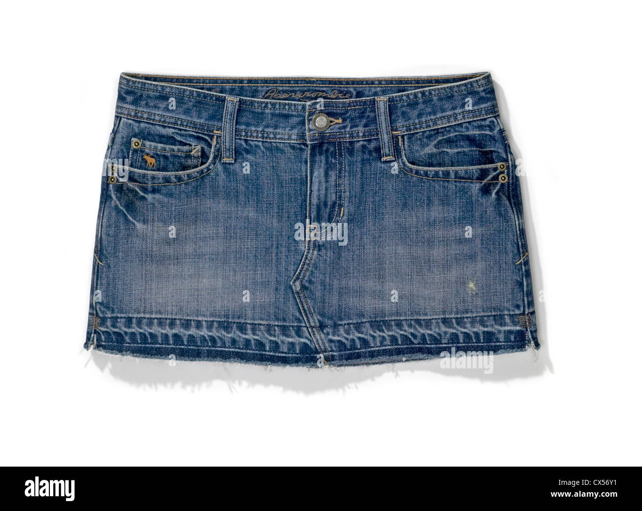 Abercrombie & Fitch Denim-Minirock auf weißem Hintergrund Stockfoto