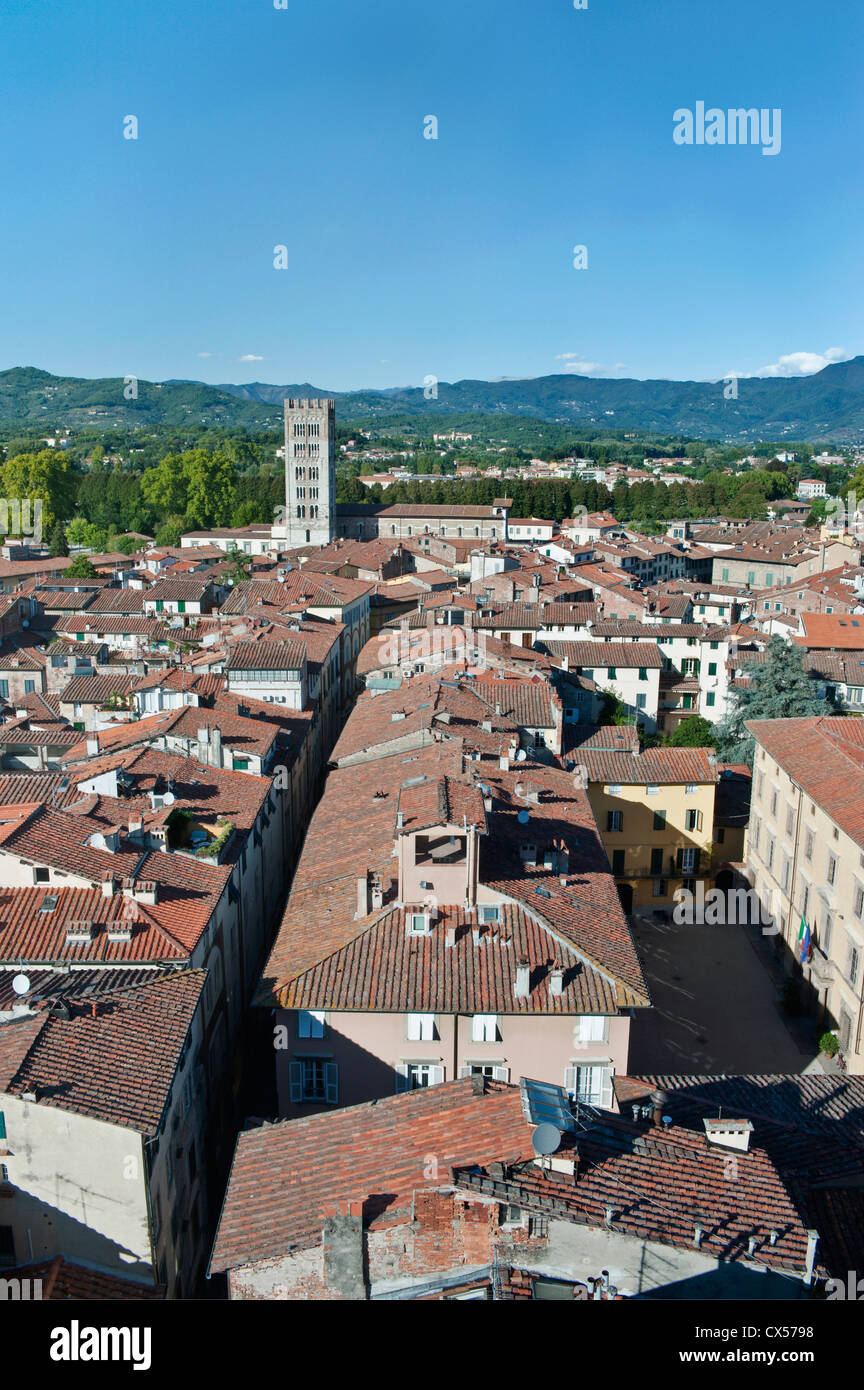 Europa, Italien, Toskana, Lucca Stadt vom Uhrturm (Torre Delle Ore) Stockfoto
