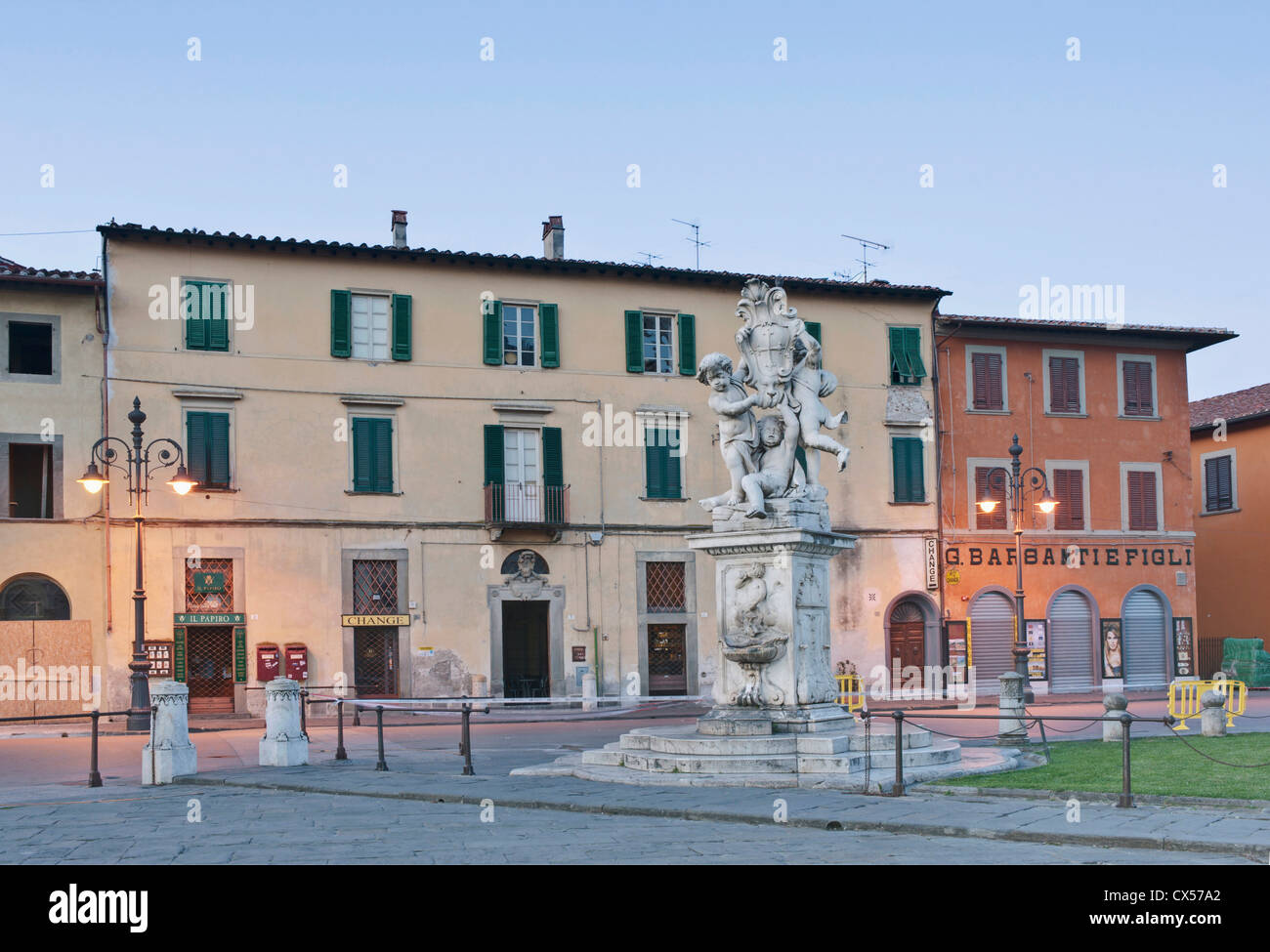 Europa, Italien, Toskana, Pisa, Statue am Domplatz (Piazza del Duomo) Stockfoto