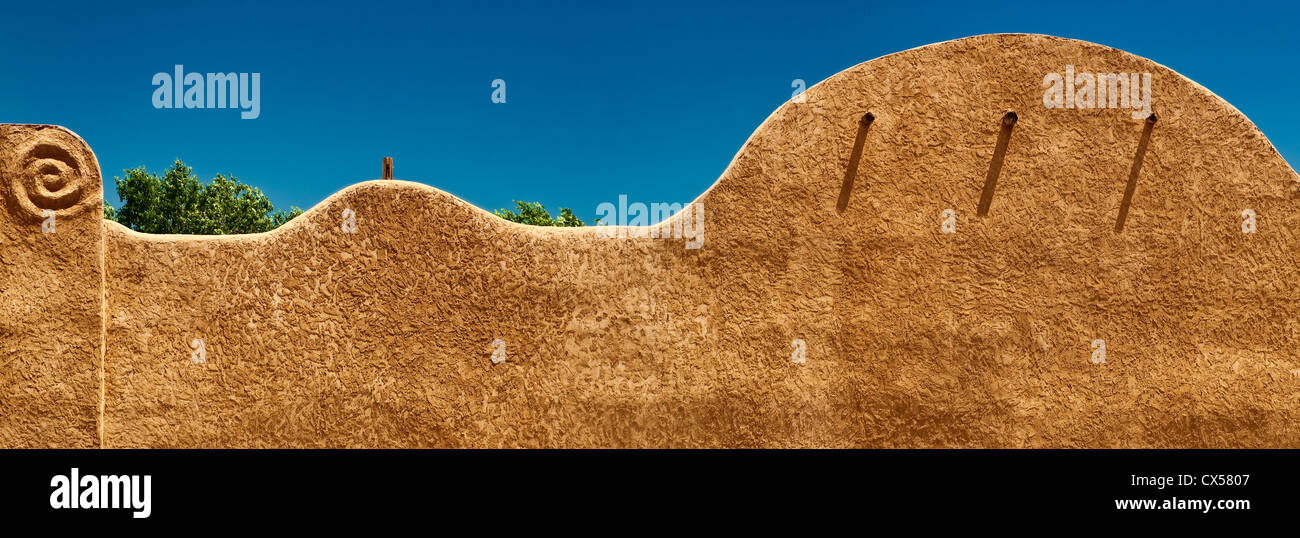 Details zu Adobe Gebäude am Old Town Plaza in Las Vegas, New Mexico, USA Stockfoto