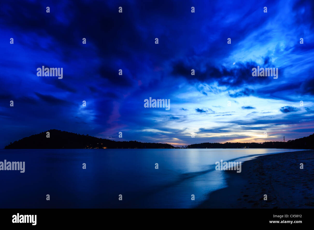 Sonnenuntergang am Strand, Koh Chang, Thailand Stockfoto