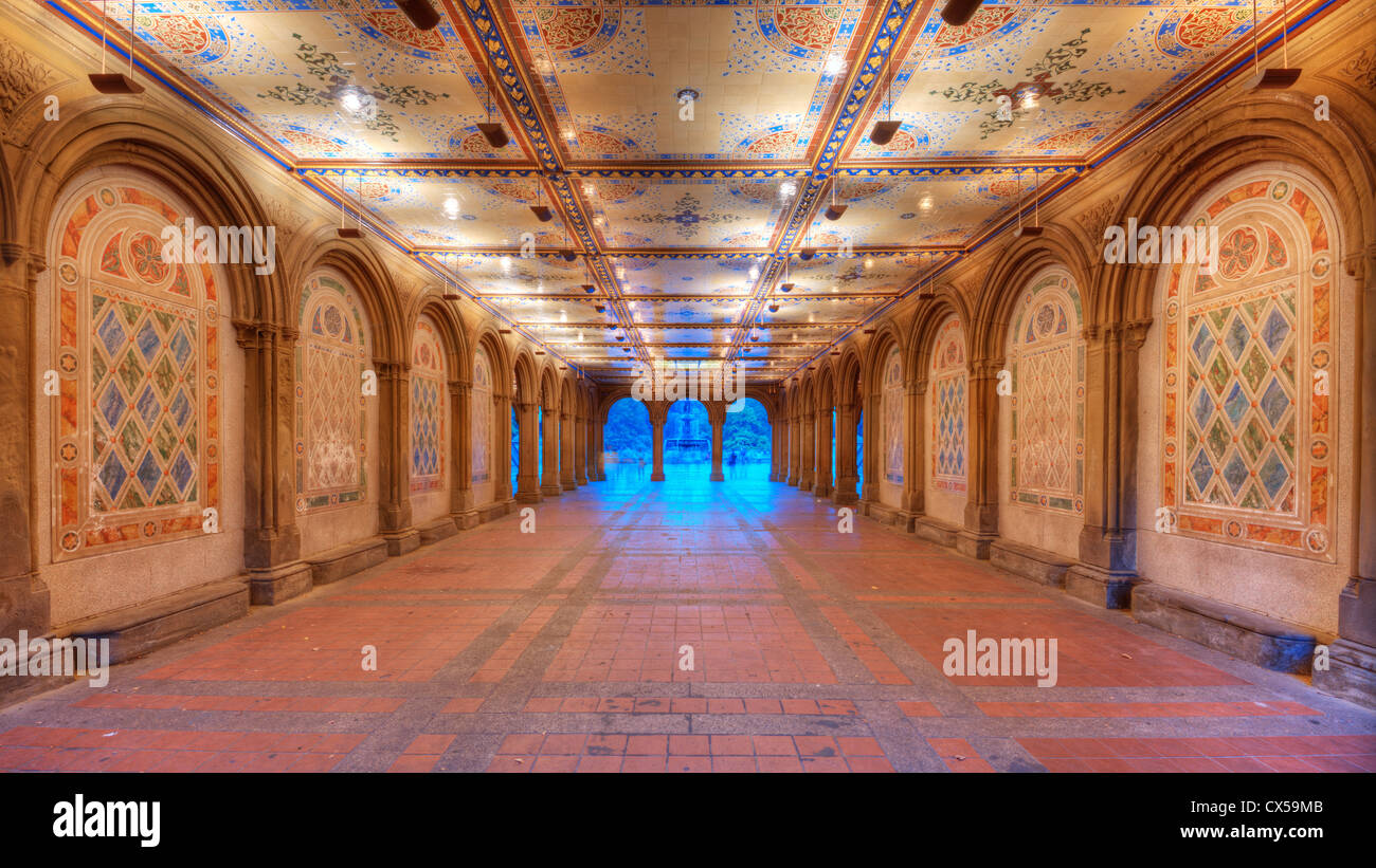 Reich verzierte Unterführung der Bethesda Terrasse im New Yorker Central Park. Stockfoto