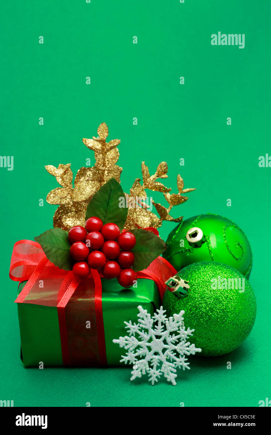 Weihnachtsgeschenk und Dekorationen Stockfoto