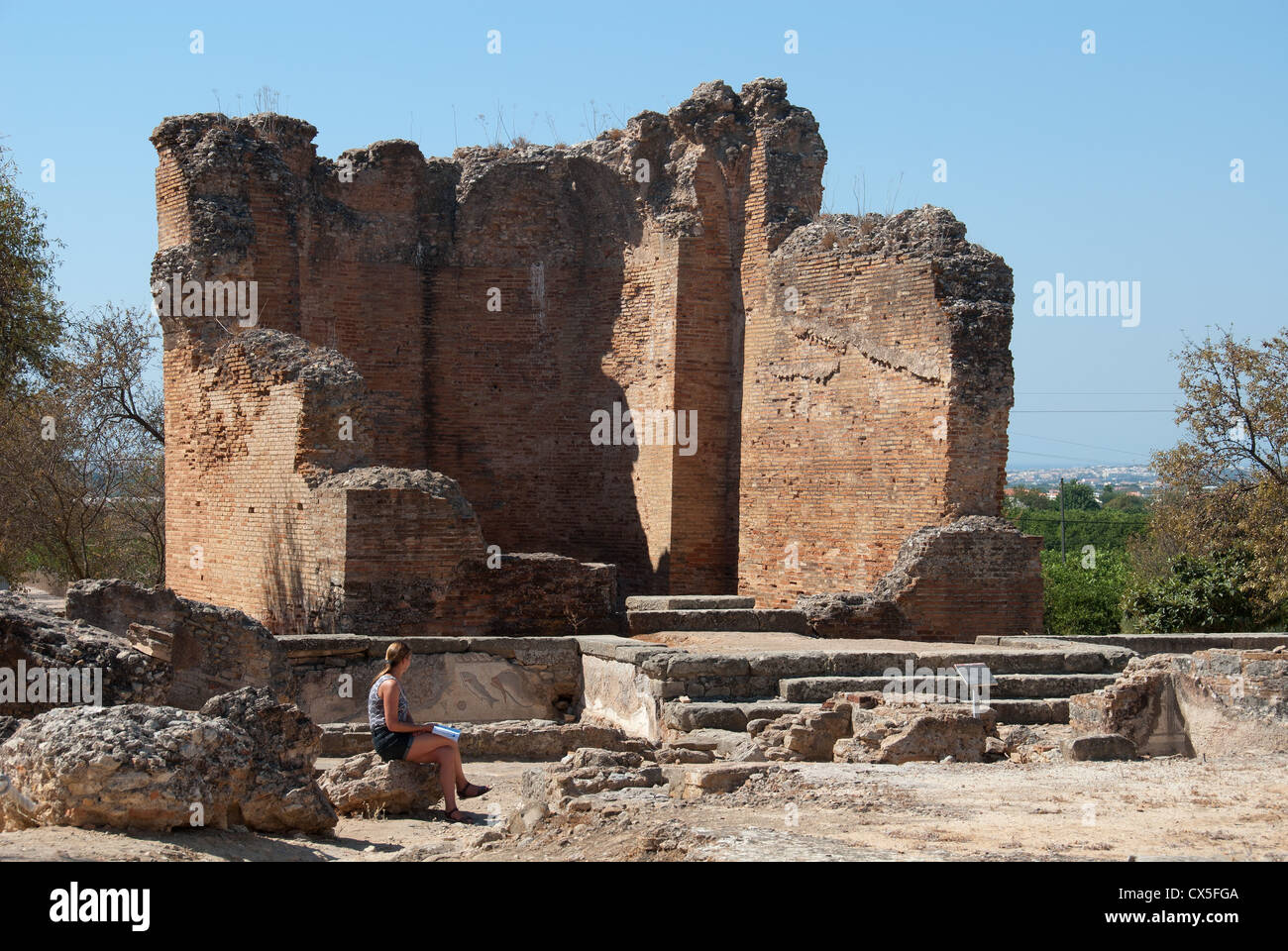 ALGARVE, PORTUGAL. Ruinen einer 1. Jahrhundert n. Chr. römischen Villa-Komplex an Milreu in der Nähe von Faro. 2012. Stockfoto