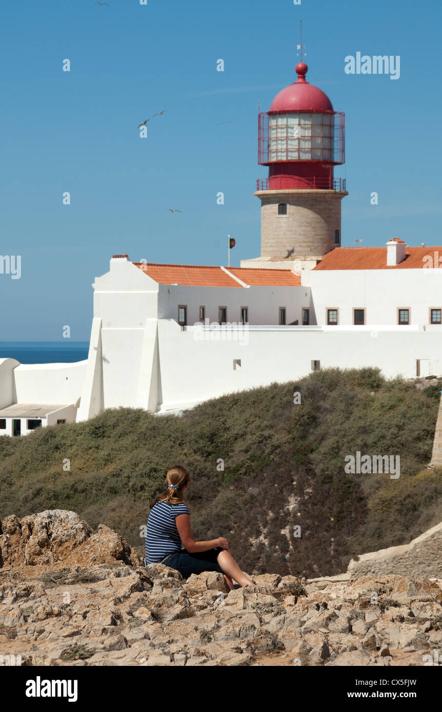 ALGARVE, PORTUGAL. Der Leuchtturm am Cabo de Sao Vicente bei Sagres. 2012. Stockfoto