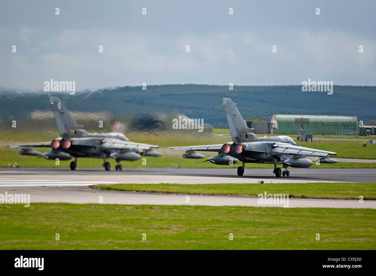 Panavia GR4 Tornados mit Nachbrenner beleuchtet für maximalen Schub beim ausziehen.  SCO 8500 Stockfoto