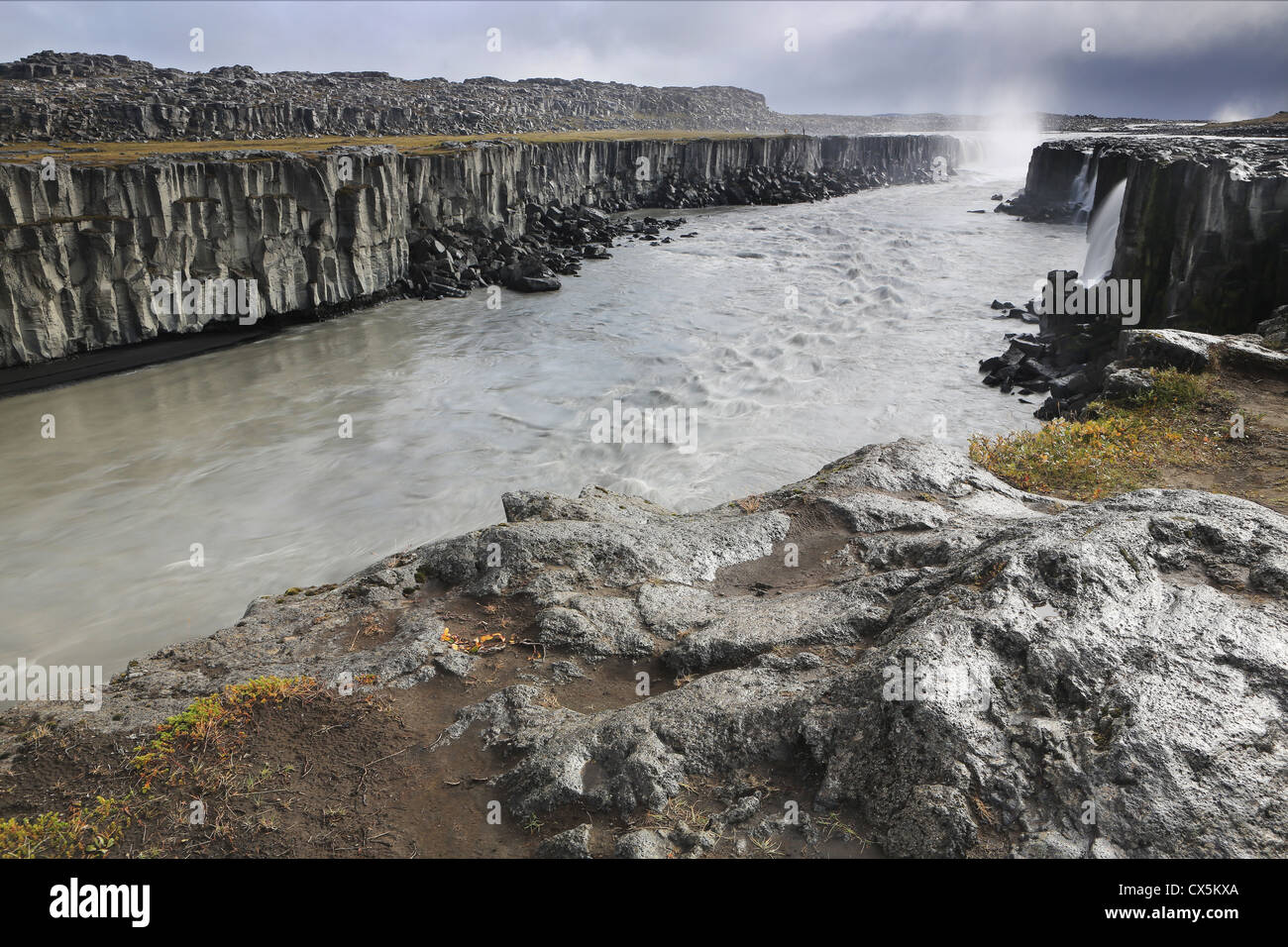 Auf der Suche stromaufwärts zu Selfoss in Island Stockfoto
