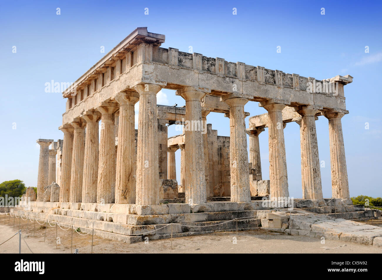 Detail des dorischen Säulen am Tempel des Aphaiatempels oder Afea auf der griechischen Insel Ägina Stockfoto