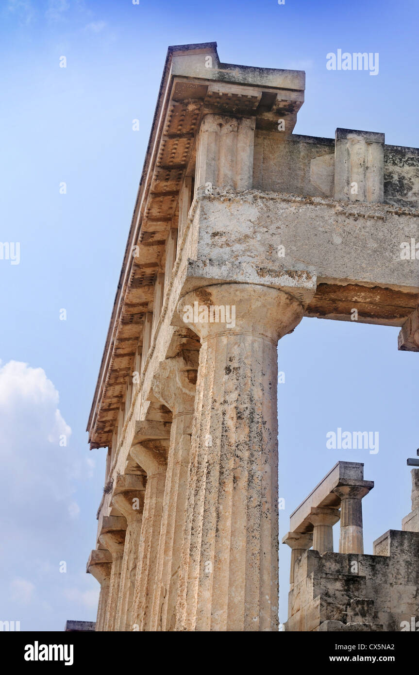 Detail des dorischen Säulen am Tempel des Aphaiatempels oder Afea auf der griechischen Insel Ägina Stockfoto