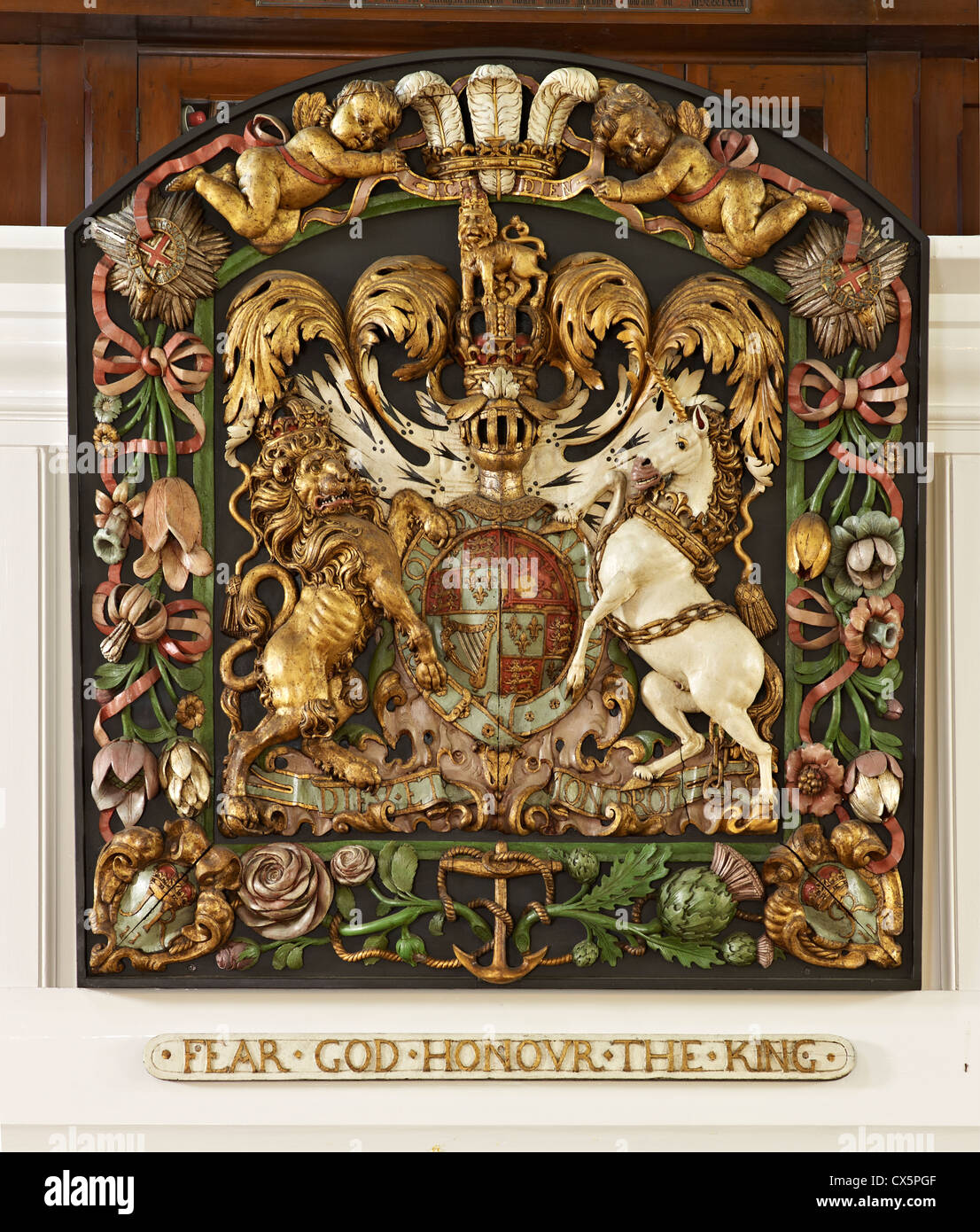 West Malling, Kent. Str. Marys, königliche Wappen Stockfoto