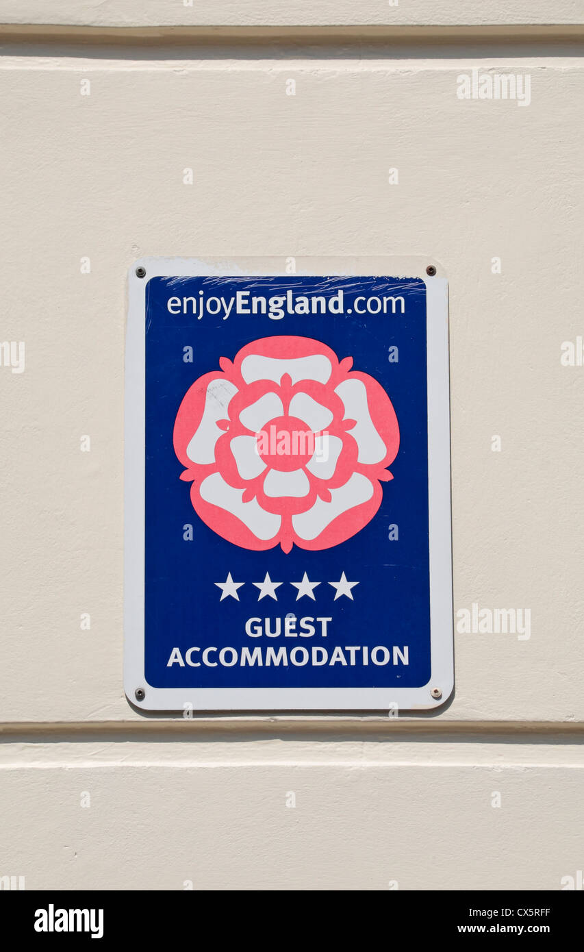 Ein "enjoyEngland.com" Plakette außerhalb eines 4-Sterne-Hotel in central London, UK. Stockfoto